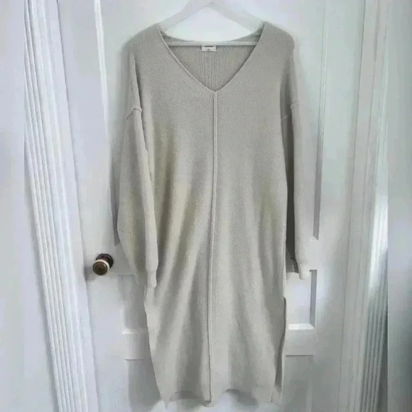 Aritzia Wilfred Free
Hush Knit V-Neck Dress LIKE NEW - Picture 1 of 9